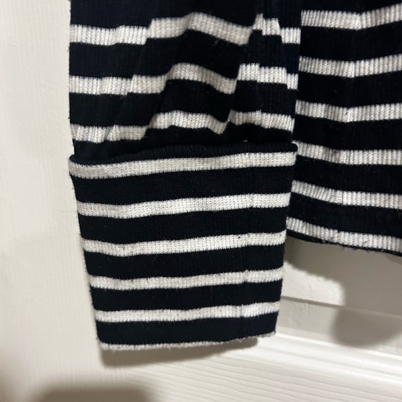 Ann Taylor Women’s Black and White Striped Long Sleeve Top Size Medium - Picture 2 of 6